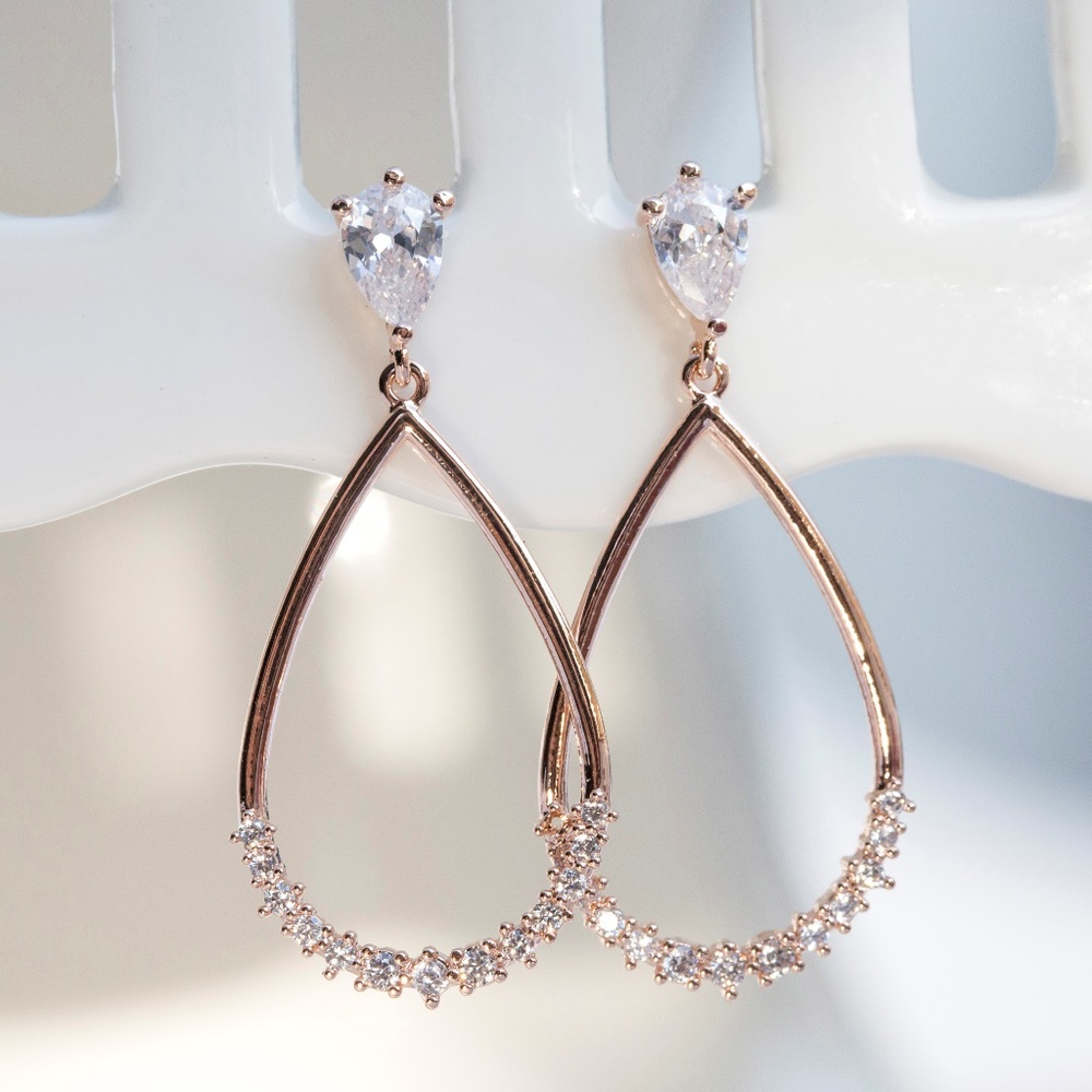 Rose gold teardrop cubic zirconia earrings - Picture 3 of 5